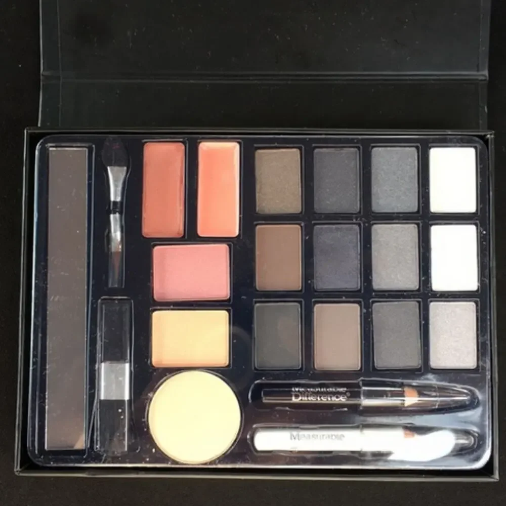 Measurable Difference Smokey Get The Look Kit NEW